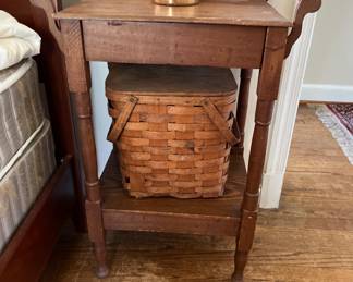 Small Side TAble, Vintage BAsket