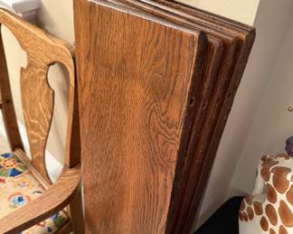Oak extension table with leaves