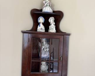 Hanging corner cabinet