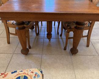 Oak extension table with leaves