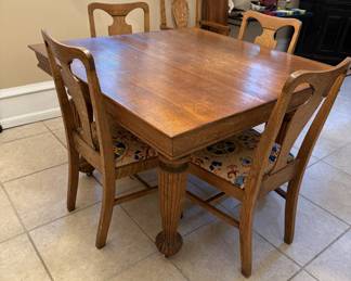 Oak extension table with leaves