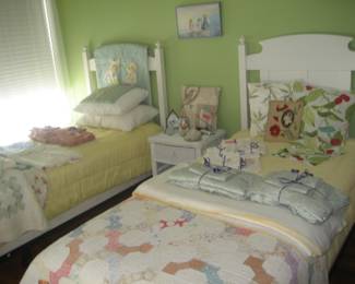 Single beds, 2 vintage quilts, bed linens