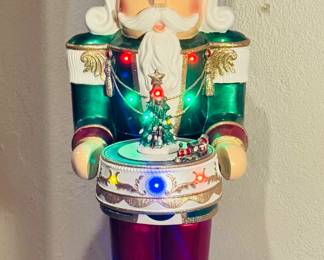 Life Size Animated Nutcracker Plays music