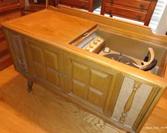 MCM Magnavox Stereo Console Record Player Cabinet