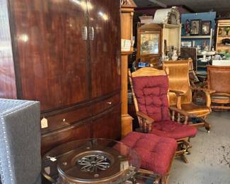 Wonderful furniture. Gently used.