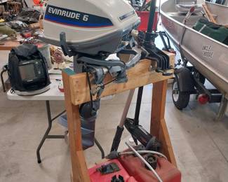 Evinrude 6, outboard, Minn Kota trolling motor, fuel tanks, Hummingbird 565 gps