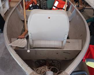 12’ Meyers aluminum fishing boat with trailer, oars, life jackets