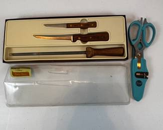 Lot #59 - Chicago Cutlery Classics Knife Set Plus Food Network™ Multi-Purpose Shears With Sheath