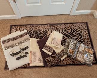 Lot #146 - Bathroom Decor Set