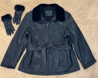 Lot #142 - Braetan Black XL Faux Leather Jacket with Faux Fur Collar Plus Similar Gloves