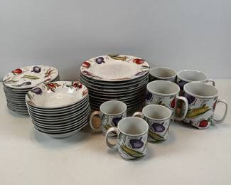 Lot #63 - Furio Contemporary Casuals Dinnerware Set