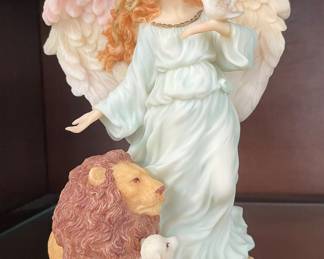 Seraphine Classics "Serena" "Angel of Peace" Item # 74106 1995