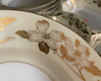 Noritake China Japan 5088 "Floris" Set
