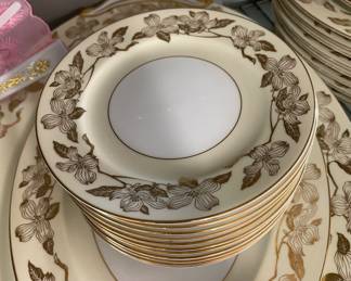 Noritake China Japan 5088 "Floris" Set