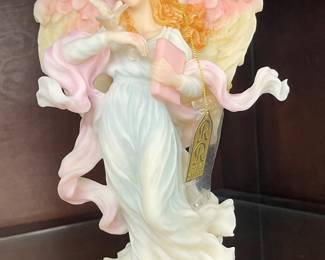 Seraphine Classics "Katherine" "Angel of Knowlege" Item # 81481 1998