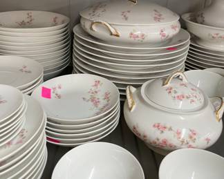Noritake China Japan 5088 "Floris" Set