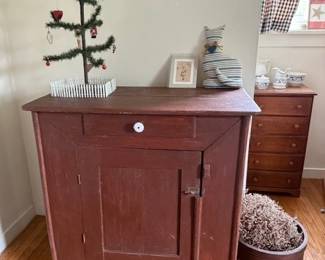 Just a nice usable early piece.
Feather Tree.