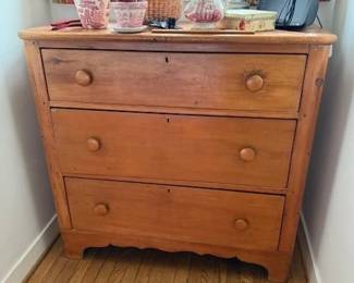 Very nice pine 3 drawer chest.