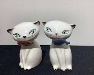 Hold Howard Cat Salt & Pepper set