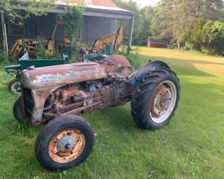 FORD 8N TRACTOR