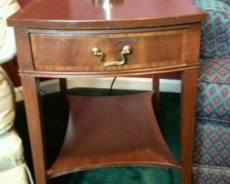 Vintage End Table w/1 Drawer & Bottom Shelf