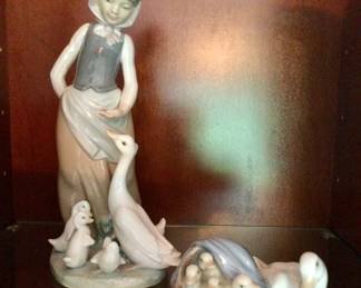 Lladro "Feedtime" Figurine Lladro "Ducklings"