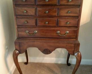 Thomasville Queen Anne 4 Drawer Silver Chest