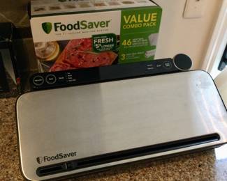 FoodSaver w/Vacuum Seal Rolls