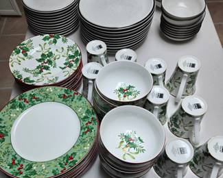 Christmas Theme Dinnerware