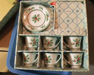 Noritake "Holly" 6 Cups & Saucers Set