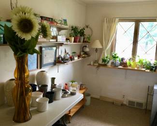 Planters, Live Potted Plants, Tall Glass Gold Tone Vase w/Daisies