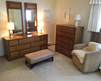 Bedroom Set w/ Dresser and Chest of Drawers