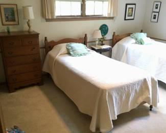 Twin Bedroom Set w/Chest of Drawers