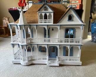 Vtg. Doll house
