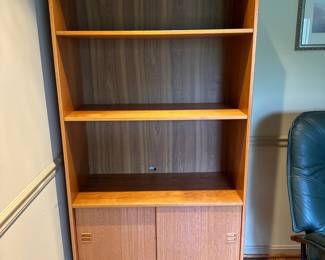Danish teak bookshelf with cabinet (2)