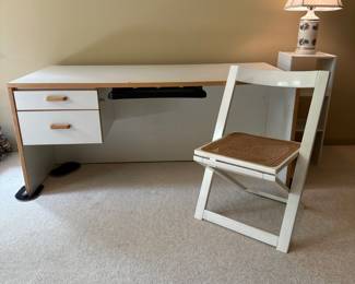 Scan style desk and chair