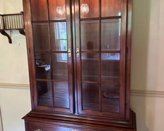 Statton Trutype Americana China cabinet