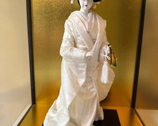 Vtgg. Japanese Bride Doll in case
