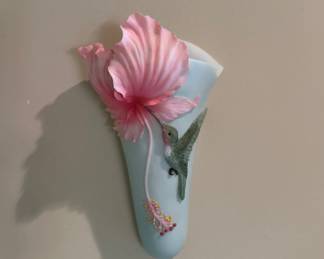 Vtg. hibiscus and humming bird wall pocket