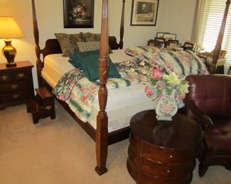 Four Poster King Bed (ex. cond.)