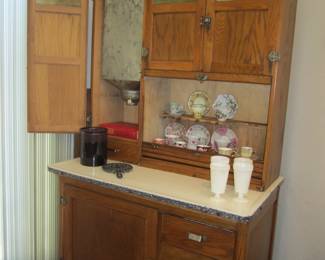 Vintage Oak Slag Glass Hoosier Cabinet (ex. cond.)