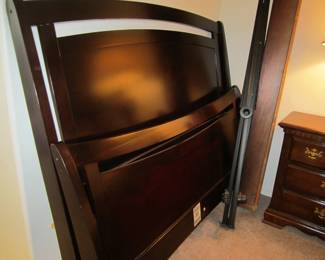 Queen Bed ( ex. cond.)
