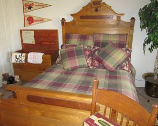 Antique Cottage Twin Bed (ex. cond.)