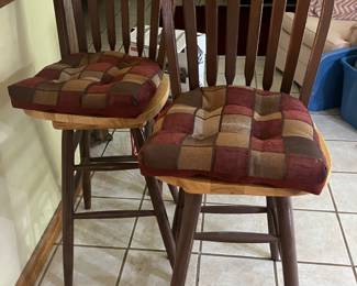 barstools, swiveling