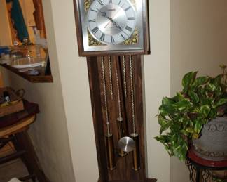grandmother quartz clock, working