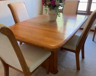 Dining table with 6 chairs & a leaf! In excellent condition!