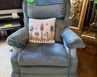 Recliner and pillow