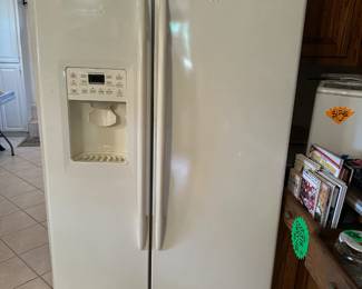 Like Brand New Refrigerator/Freezer with all the goodies in the door