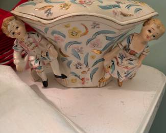 CUTE VINTAGE COVERED DISH (JAPAN)