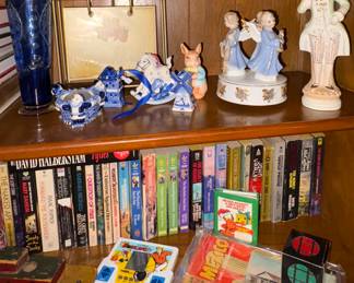 Blue to clear Vase, Delft blue figurines, Angles Musical, Victorian style figurine, Vintage travel pamphlets